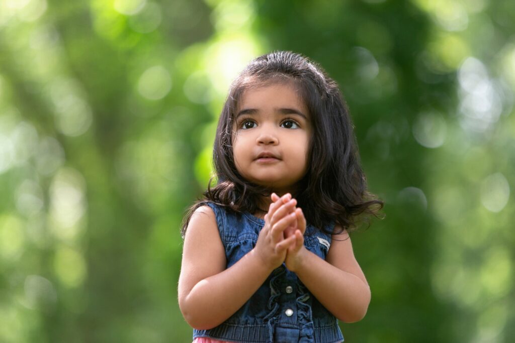Young girl posing outdoors during a Watch Me Grow annual portrait session with Alternate Angles Photography